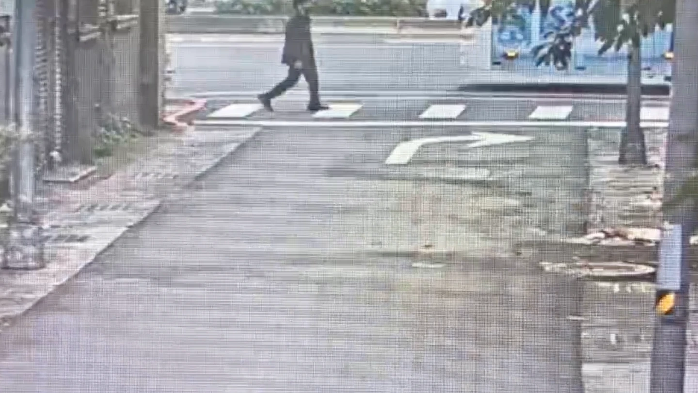 有片｜基隆14歲少年負氣離家！台北流浪35小時睡公園　見警掉淚暖警急安慰
