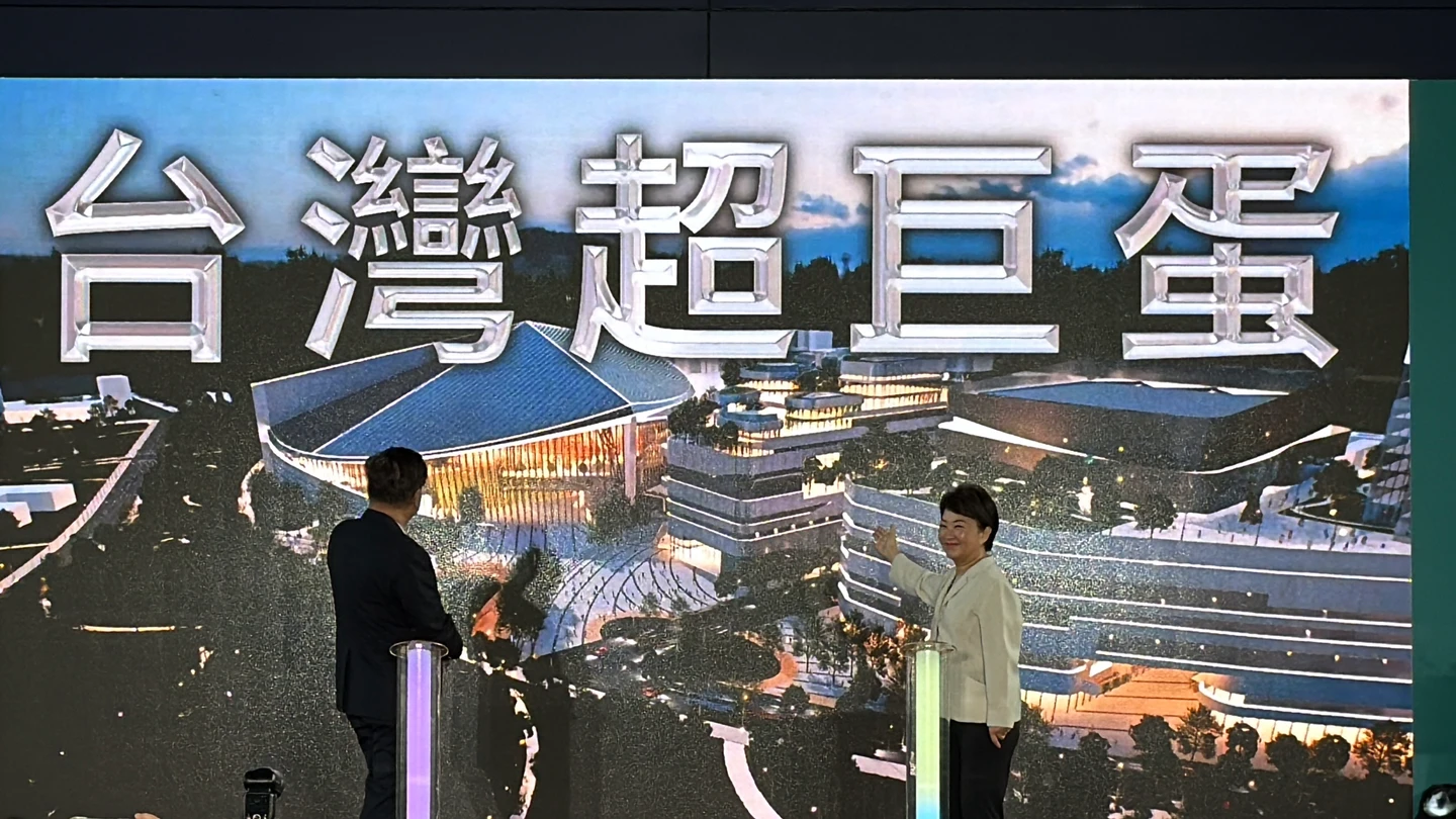 盧秀燕孵台中超巨蛋自嘲「意外懷孕」！最快2031啟用　鬆口預告第4顆蛋