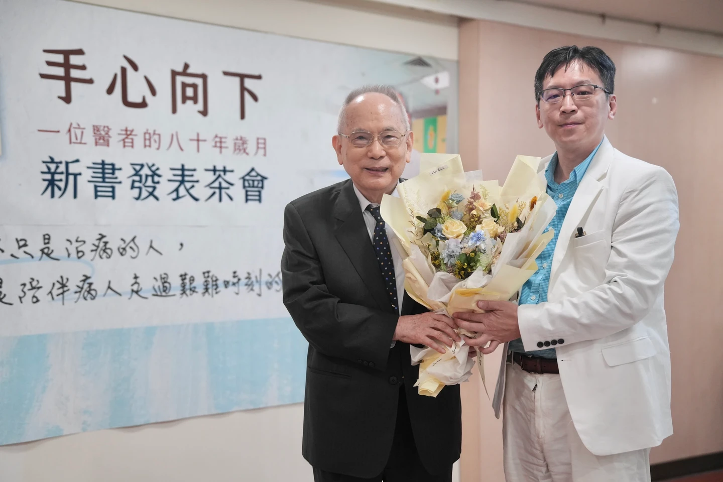 兒科泰斗黃富源行醫超過半世紀　出書《手心向下》回顧白袍歲月