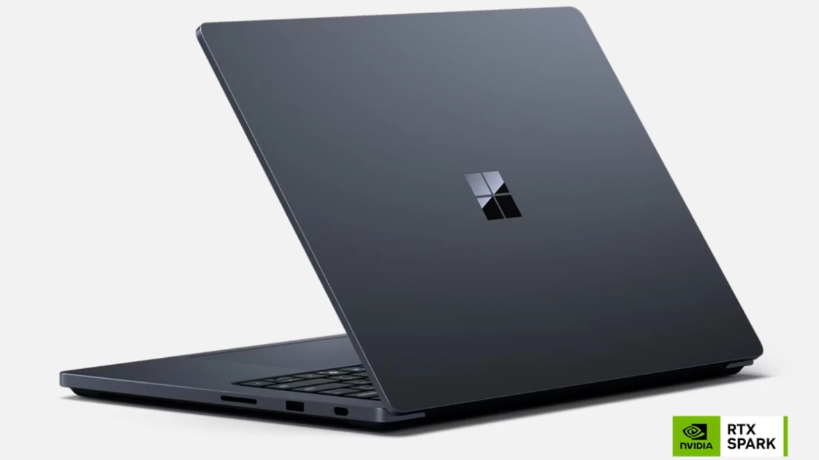 黃仁勳力薦微軟Surface Laptop Ultra筆電！指花了4年開發　為傾注心血之作