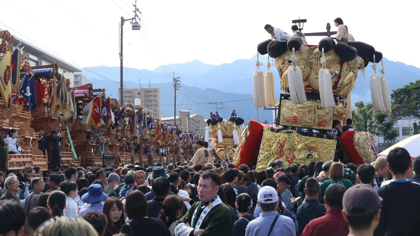 日本傳統祭典又出事！愛媛「西条祭」3公噸山車翻覆　副市長當抬夫遭重壓身亡