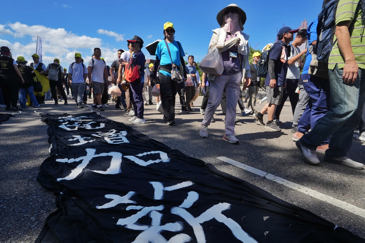 逾2000勞工上凱道喊勞退雇主提繳率調至15%　勞動部這樣說