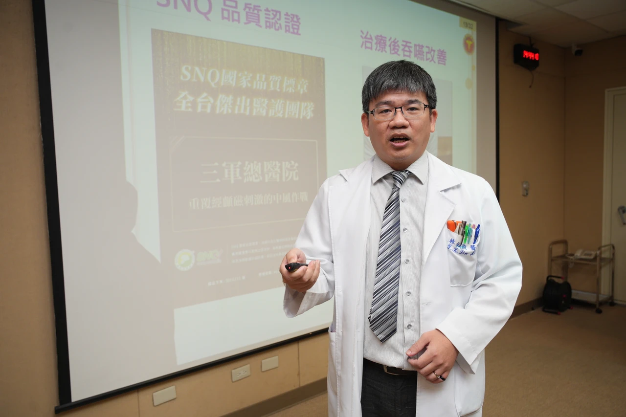 7旬翁腦中風「連口水都吞不下」　三總磁刺激治療助移除鼻胃管