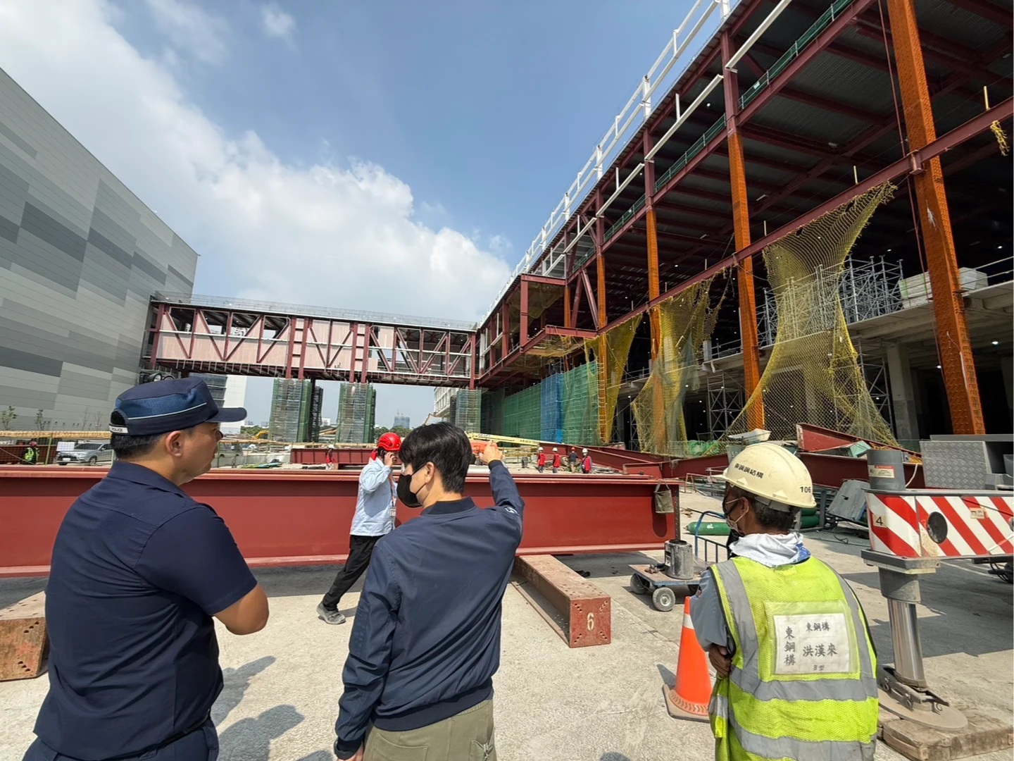 台積電4死工安追責！東鋼構、上昊現場負責人各100萬元交保　均限制住居