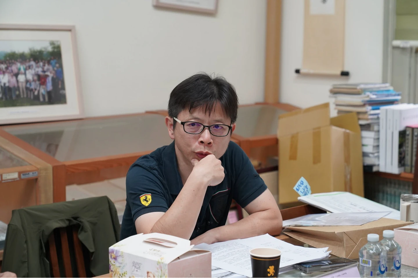 「最會說故事」作家翻車！被控踹椅、物化女性　許榮哲道歉：是我自作自受