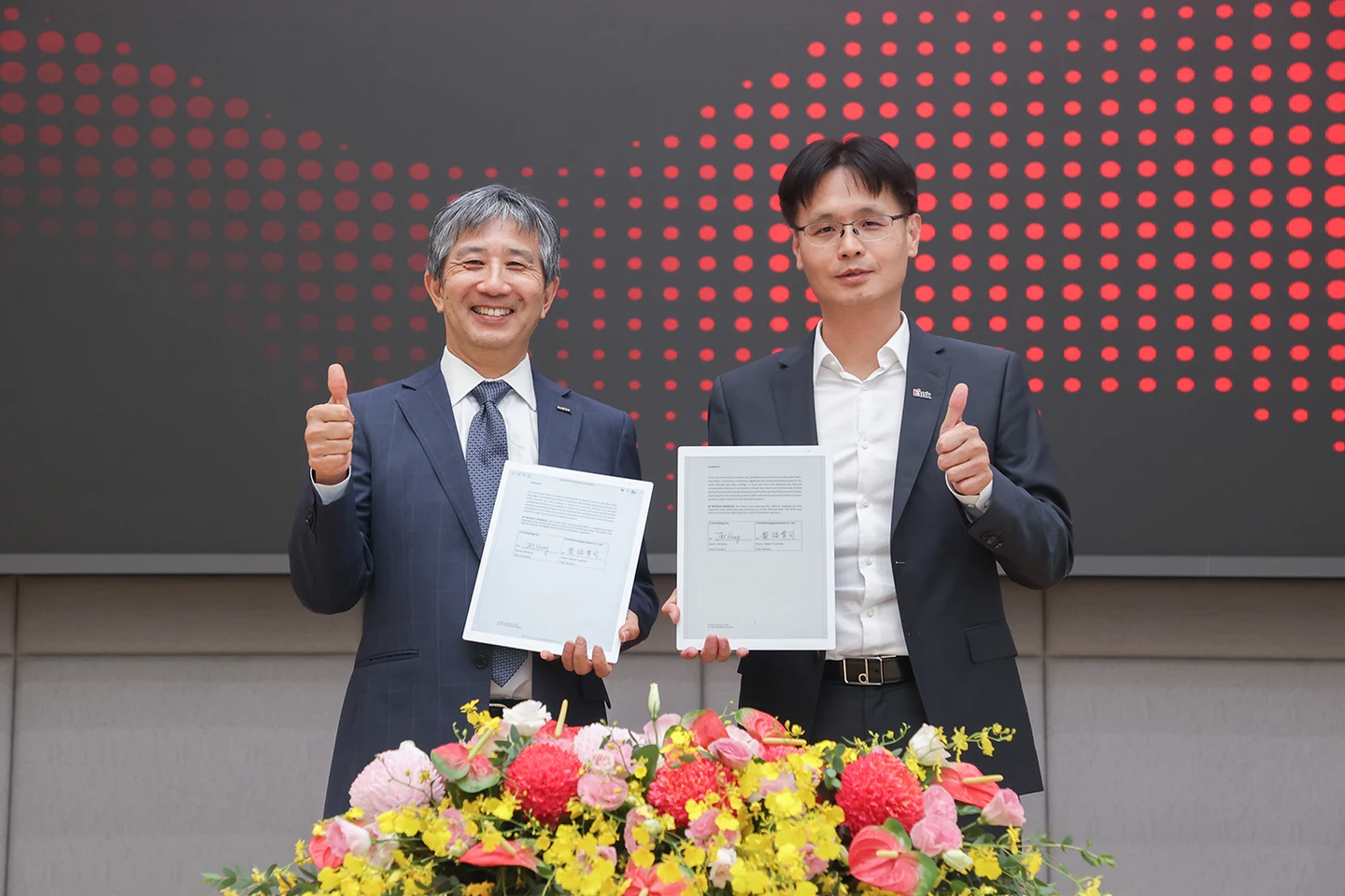 元太攜手日本富士軟片拓展彩色電子紙廣告看板市場　大尺寸產品2027年亮相
