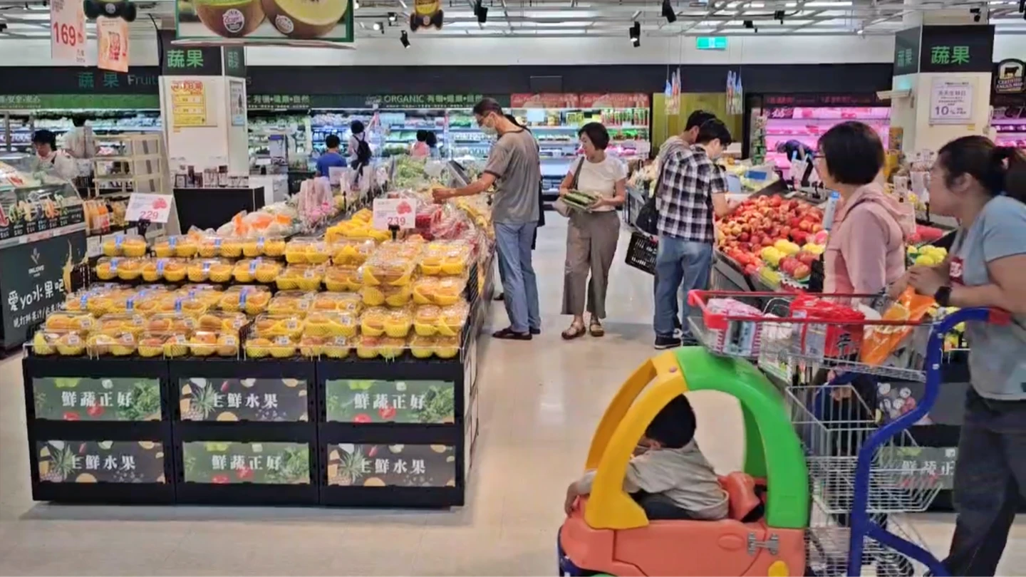 颱風薔琵逼近！台南蚵農忙搶收、百貨賣場照開　黃偉哲提醒午後防強風