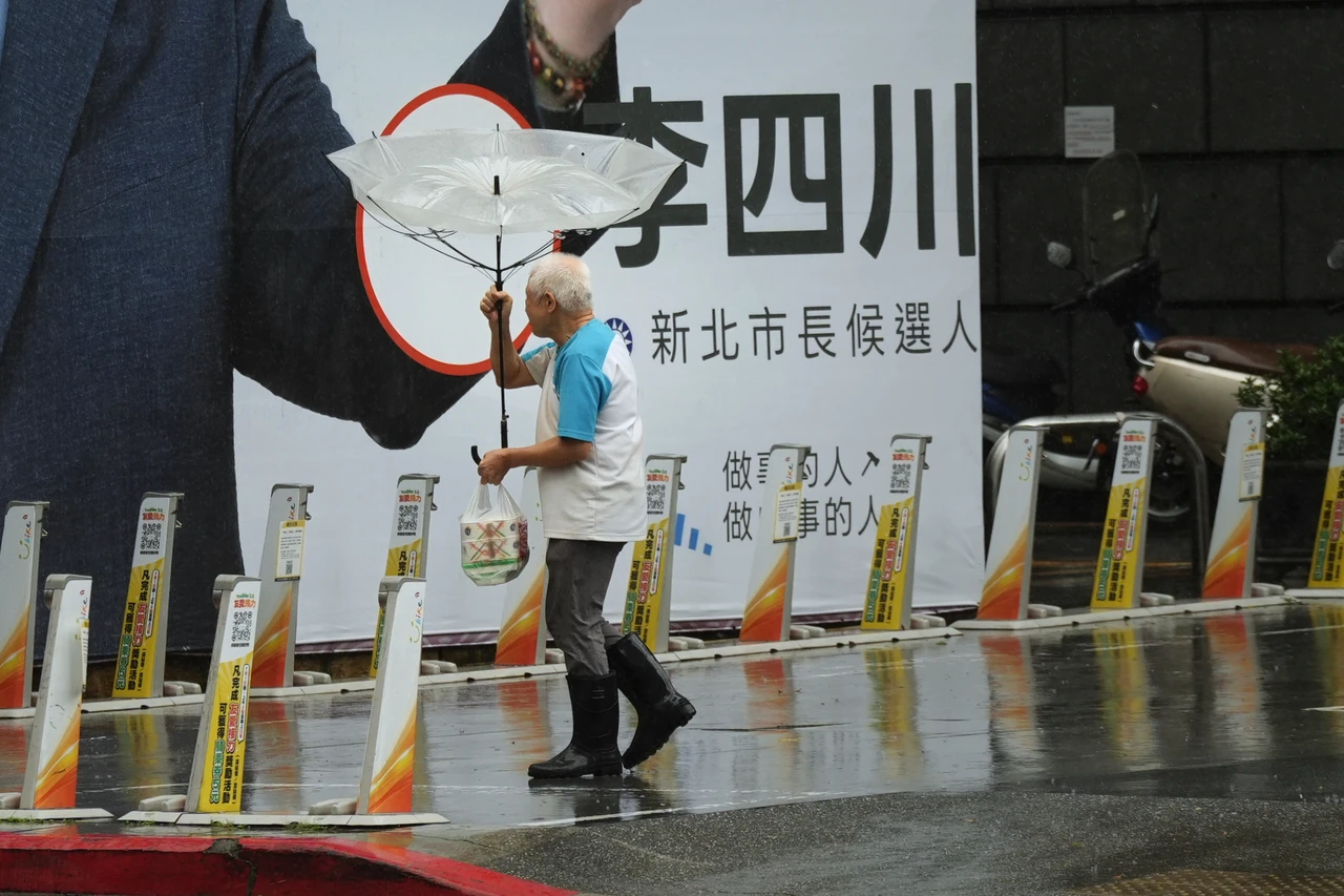 薔琵慢慢走！北部、宜蘭迎劇烈風雨　蘭嶼破紀錄10.6公尺浪高