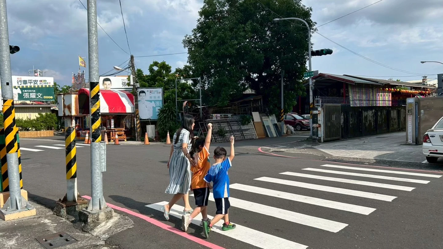 擺脫「行人地獄」從小教起！教育部補助26校推道安教育　AI、情境演練入課程