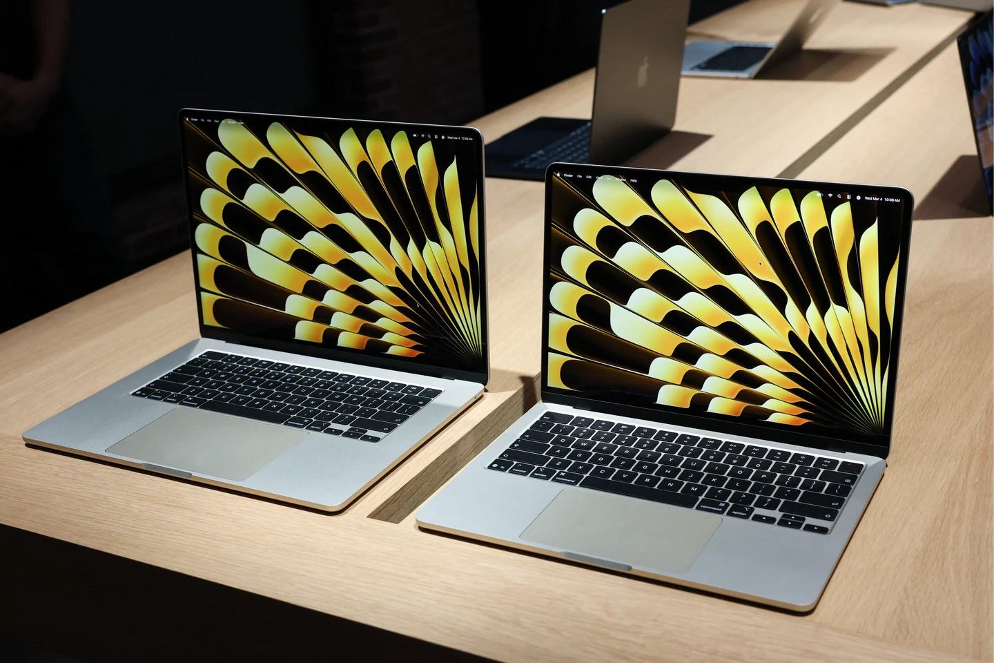 OLED版MacBook Air、iMac最新進度曝　彭博：仍測試中