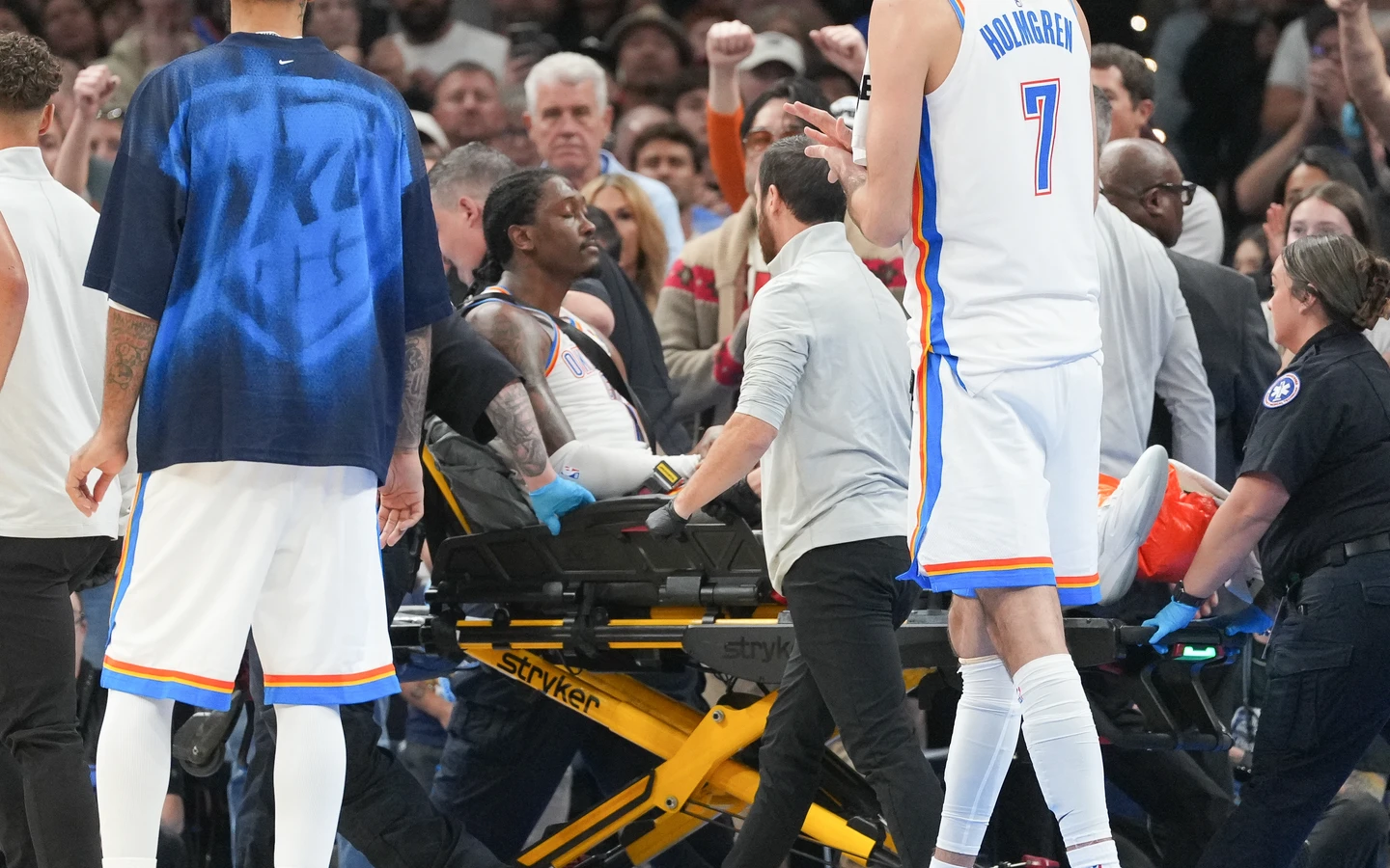 NBA｜剛開季傷情滿天飛！雷霆二當家重摔左腳變形崩塌　SGA目睹驚悚一幕心疼落淚