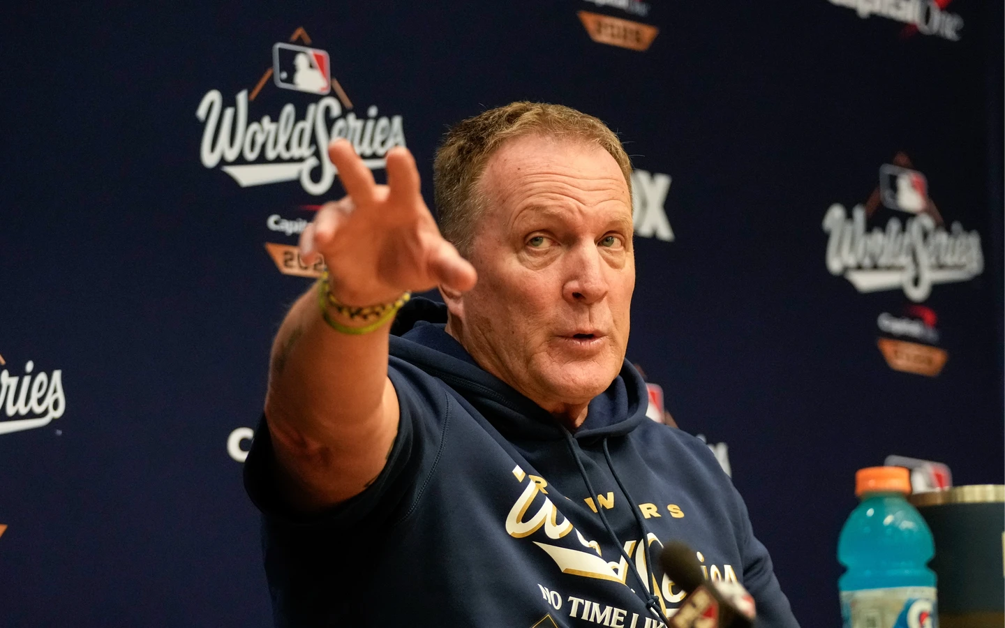 MLB｜餐巾紙畫出勝利劇本！釀酒人教頭復古的浪漫　造就世界大賽2比0領先奇蹟