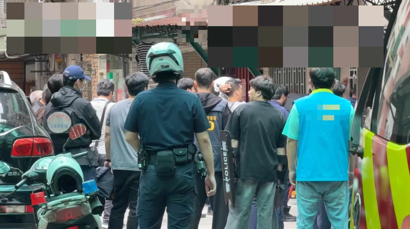 蘆洲驚傳持刀對峙！男子失控揮刀作勢襲警　員警對空連開2槍示警