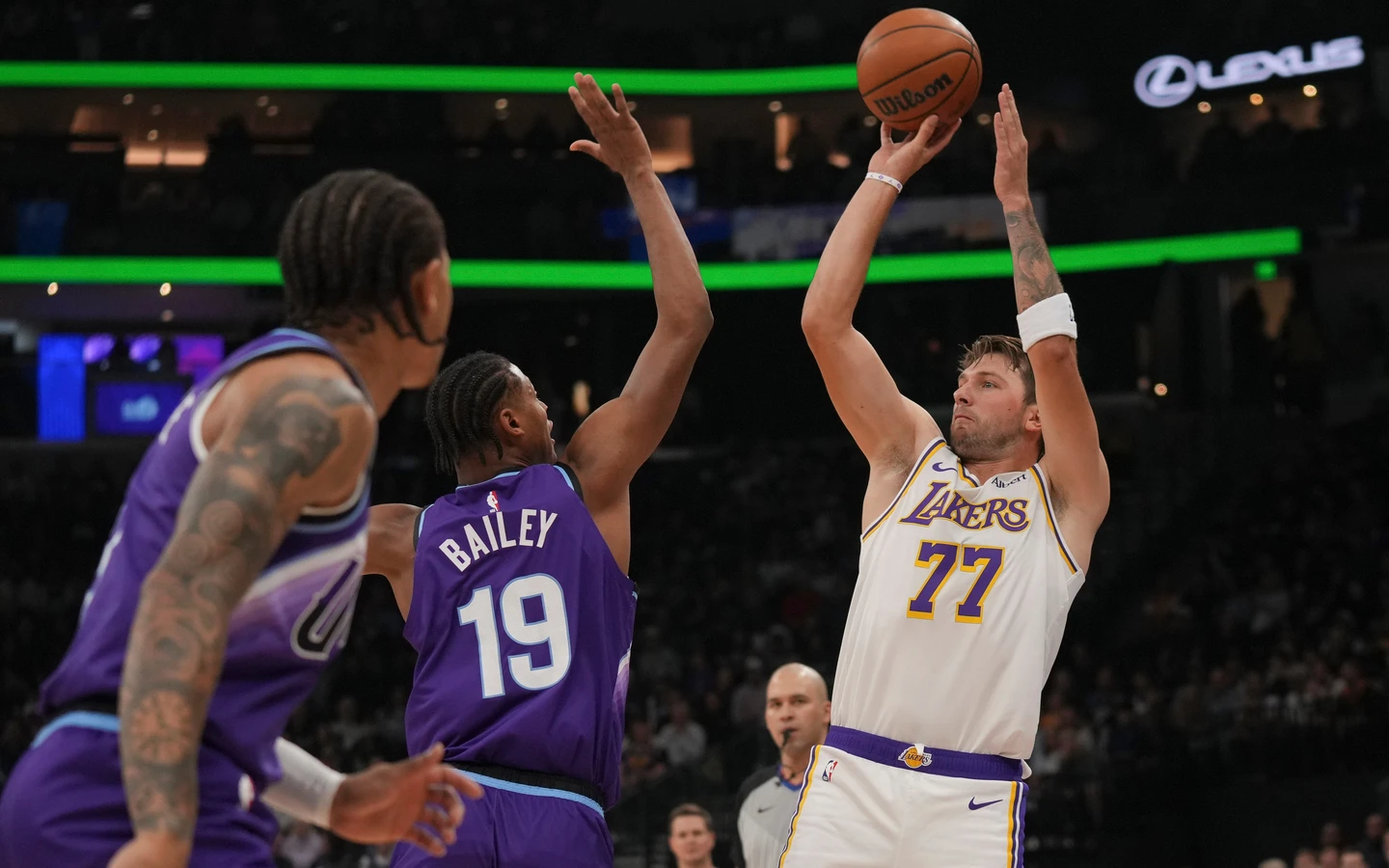 NBA｜超越詹皇！東契奇狂轟52分一戰封神　刷新湖人隊史兩大最速紀錄