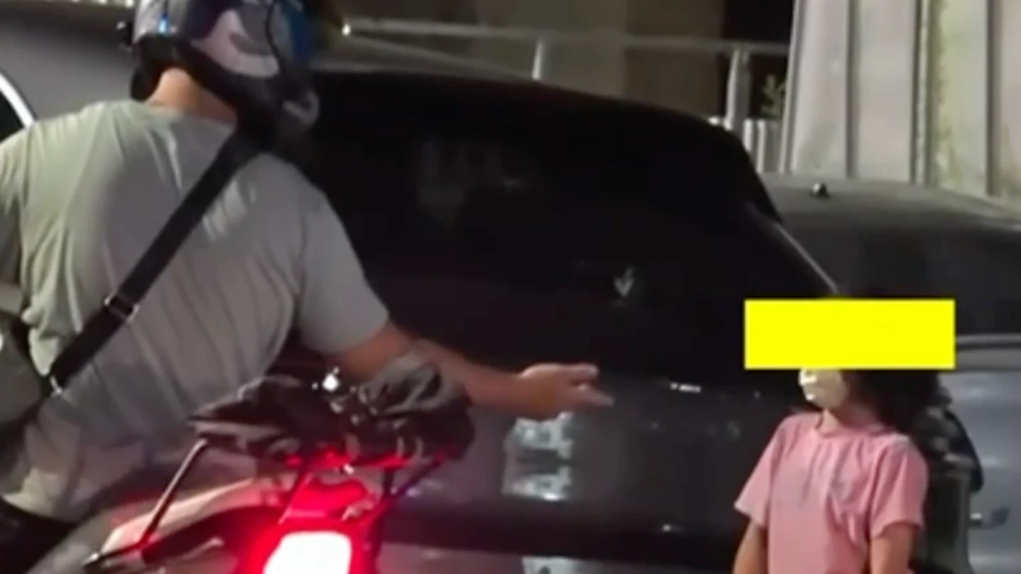 有片｜台中女童街頭遭斥猛求饒！還被狠甩巴掌跌倒　警方、社會局急追查