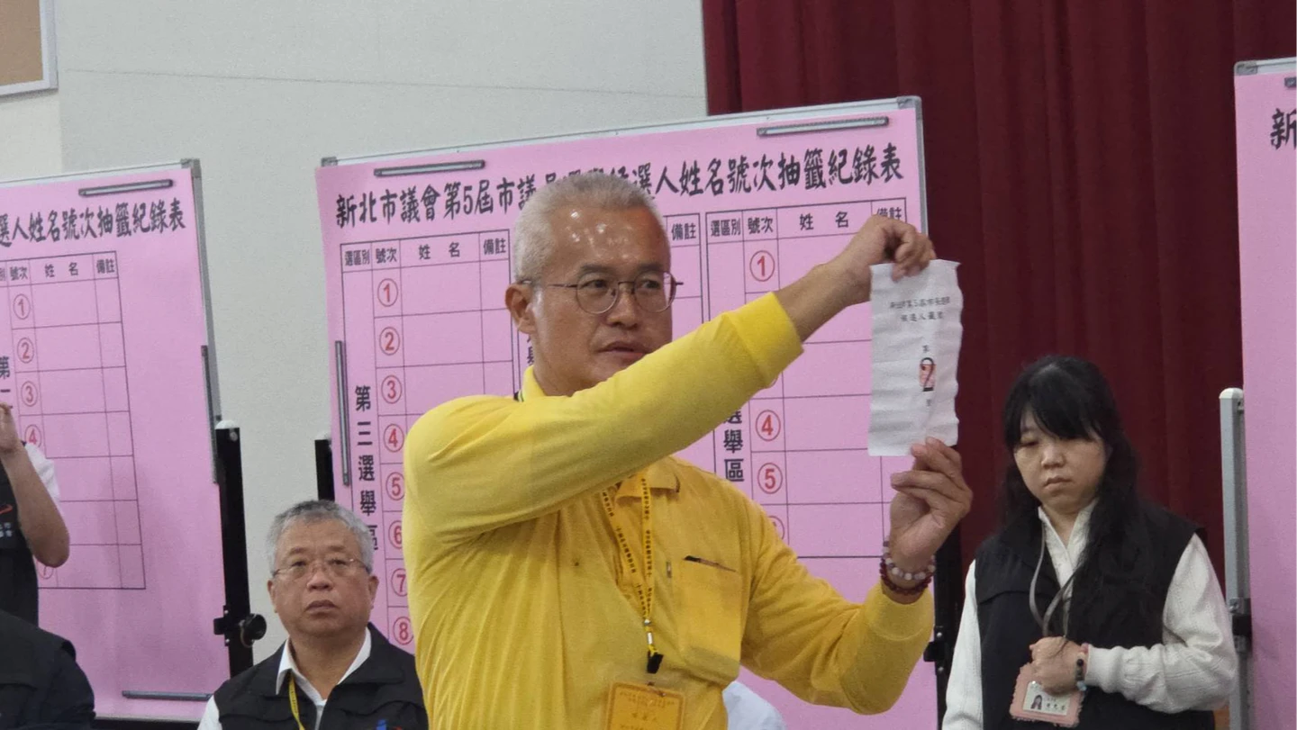 新北市長候選人喊「一夫二妻、一妻二夫」惹議！抽中2號解釋了：搶救生育率