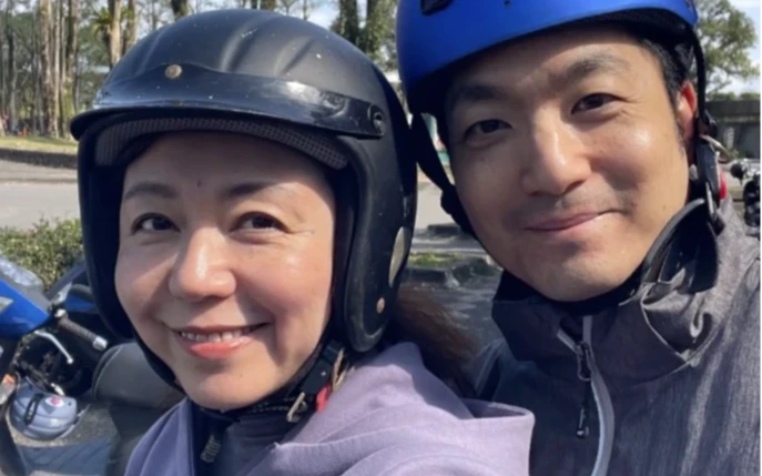 蔣萬安出動「夫人牌」！石舫亘明加入陸戰輔選　啟動掃街拜票