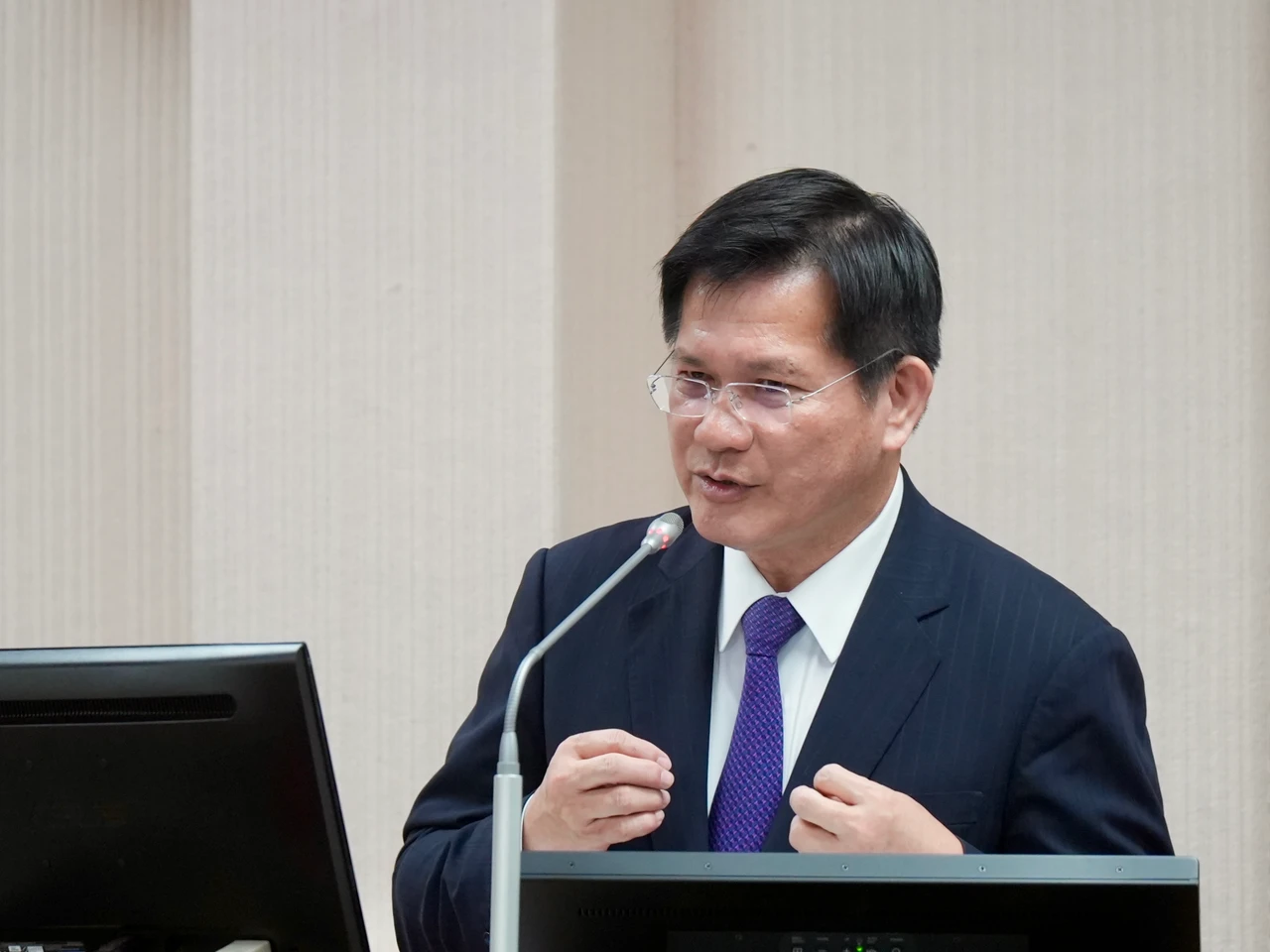 8人抬轎彩排賀國慶惹議　林佳龍證實：已調回馬紹爾大使徐蔚民