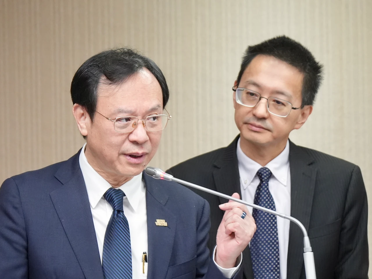 疾管署預算減列47億！新冠疫苗採購少60萬劑　羅一鈞曝原因