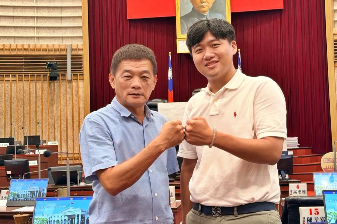綠六連霸議員捲光電案遭收押！無黨籍議員也涉案　議會拍完「畢業照」就遭約談
