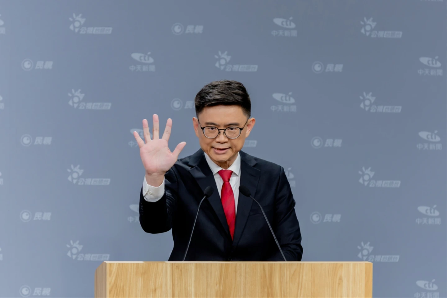 賴瑞隆酸柯志恩：與傅崐萁、翁曉玲有何不同！　準備好承接「關鍵第4棒」