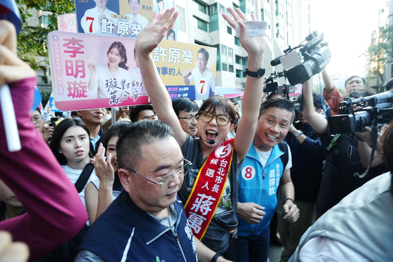 直播｜蔣萬安忙辯論！石舫亘續拚陸戰　15:30大稻埕迪化商圈搶票