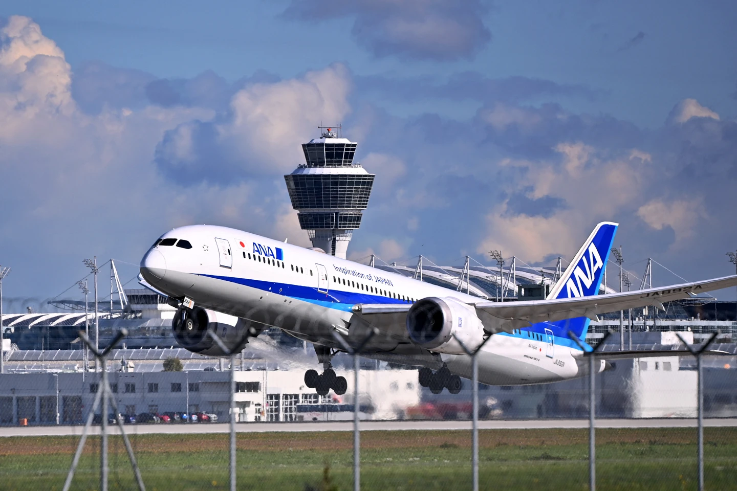 全日空預訂系統遭駭！3.7萬客戶個資外洩　外務省網路也遭入侵