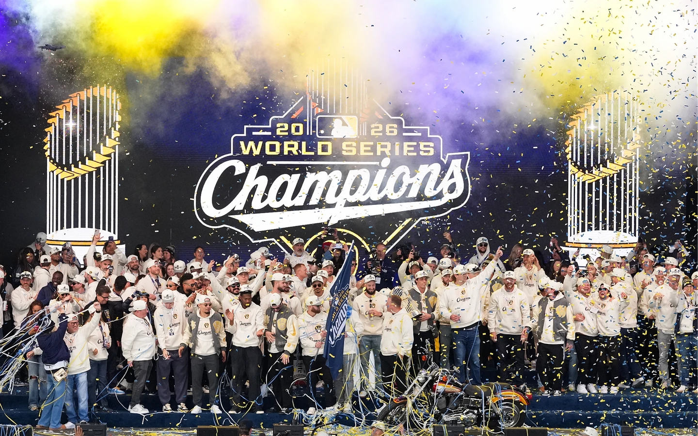 MLB｜75萬人淹沒街頭狂歡！釀酒人遊行分享首冠榮耀　密爾瓦基學校破天荒「集體停課」　