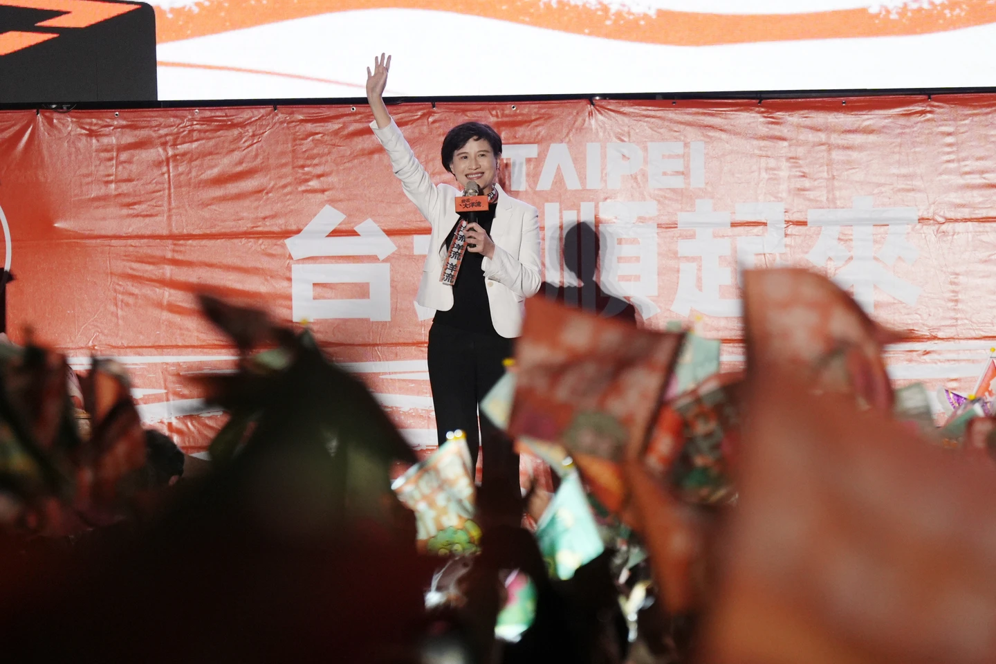 鄭麗君有感：洋流重新燃起對台北的希望　親送沈伯洋神秘禮意義曝