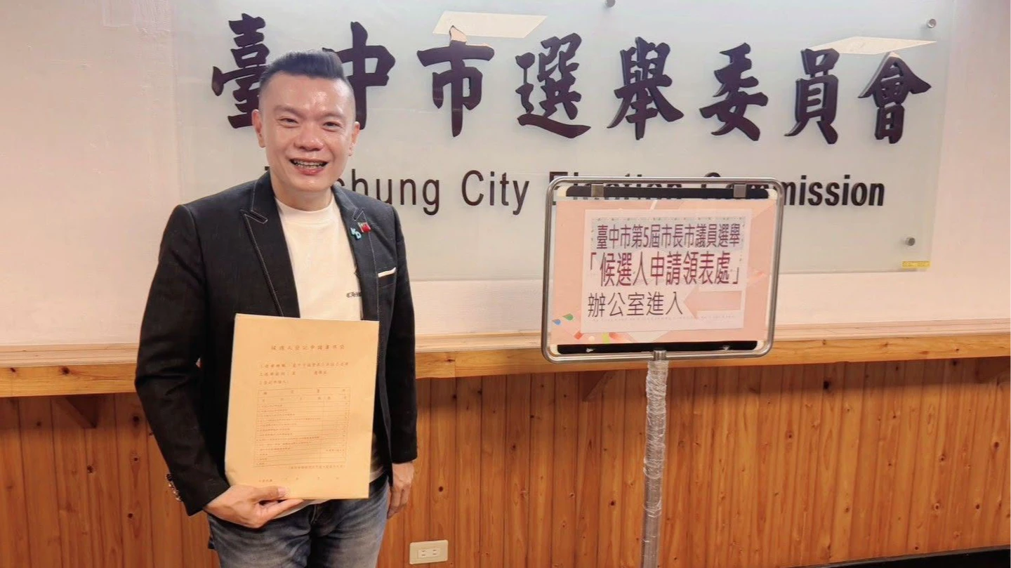 有片｜兒涉經營賭場被逮！江和樹眼眶泛淚鞠躬　喊話「是男人就敢做敢當」