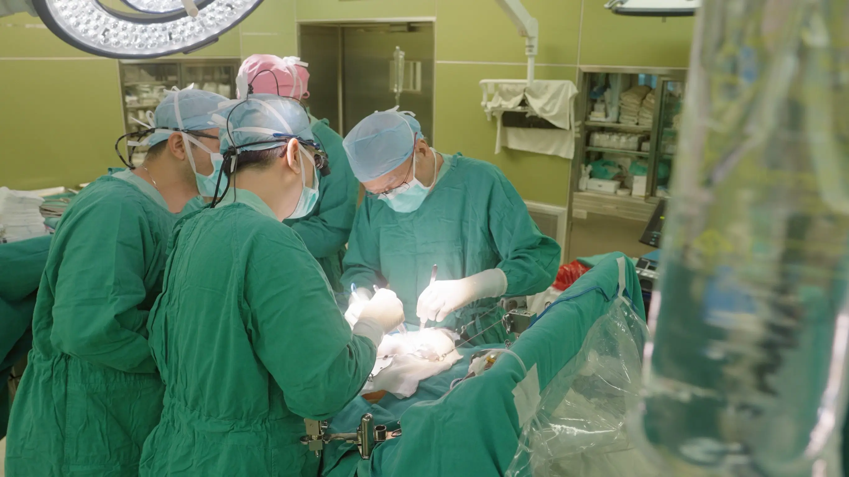 一代醫師──他們的白袍有光